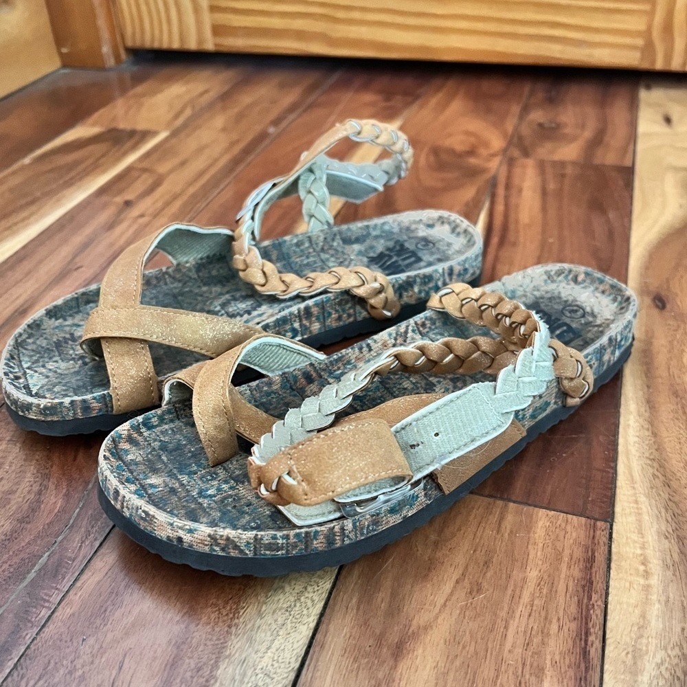 Muk Luks 8 Estelle Leather Braided Tan Brown Gladiator Ankle Stap Sandal - Picture 2 of 6